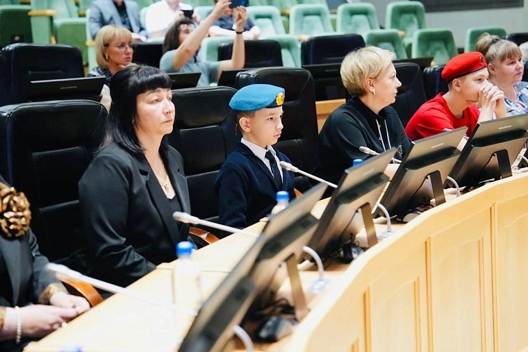 Тюменской союзнице вручили награду погибшего мужа