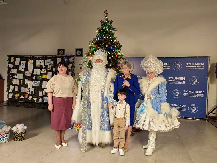 Конкурс новогодней открытки объединил юных художников