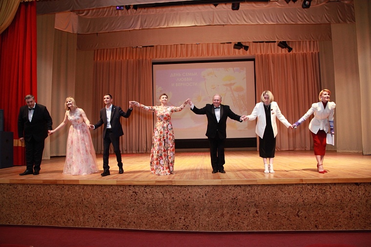 Семьям Тюменской области - от женсоветов с любовью