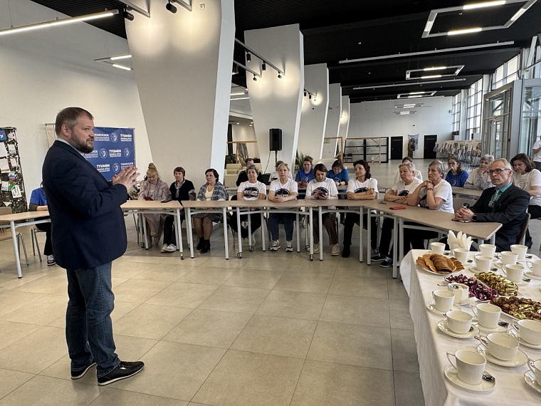 Союзницы Тюмени встретились с хирургом, который выполняет задачи в луганском госпитале