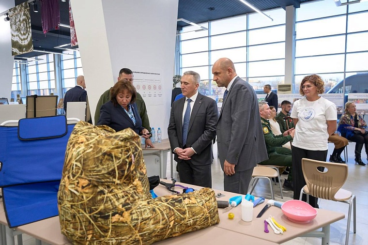 Артем Жога посетил волонтёрский центр Тюменского РО СЖР