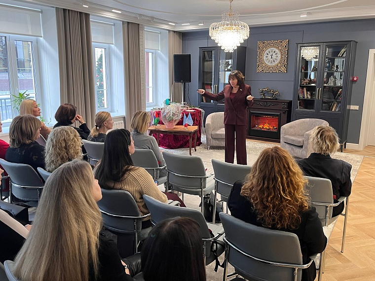 Тюменский Клуб женщин-предпринимателей провел предновогоднюю встречу