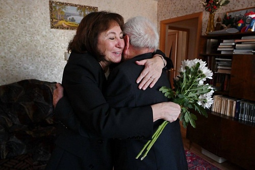 Наталья Шевчик поздравила ветерана Великой Отечественной войны с 80-летием Победы