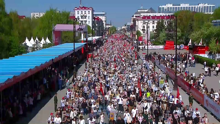 Юргинские союзницы пронесли портрет Валентины Гризодубовой в шествии "Бессмертного полка"