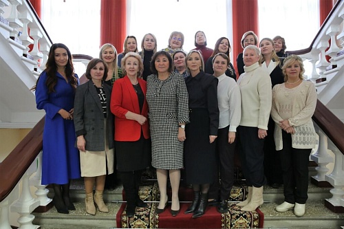 Реализацию Национальной стратегии действий в интересах женщин до 2030 года первыми обсудили жительницы Уральского федерального округа  