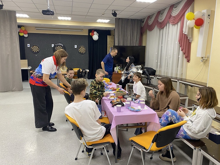 Волонтёры подарили праздник детям участников СВО