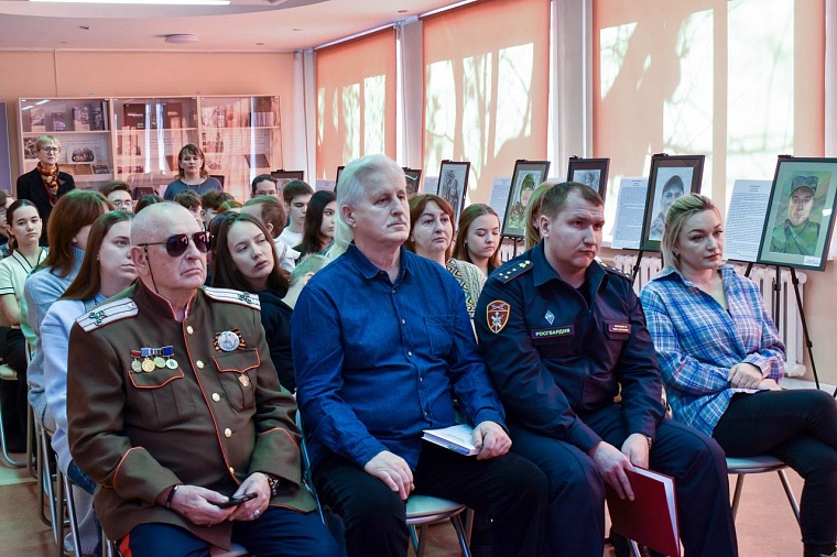 Искусство помнить: в Тюмени открылась выставка «Герои глазами детей»