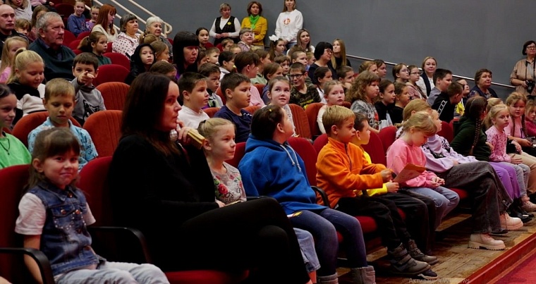 Постановки театрального фестиваля "Сказочный мир" посмотрели почти 17 тысяч зрителей