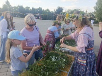 Семьям Тюменской области - от женсоветов с любовью