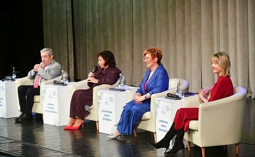 Второй форум регионального отделения общественной организации "Союз женщин в России" проходит в Тюмени