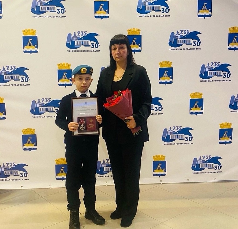 Тюменской союзнице вручили награду погибшего мужа