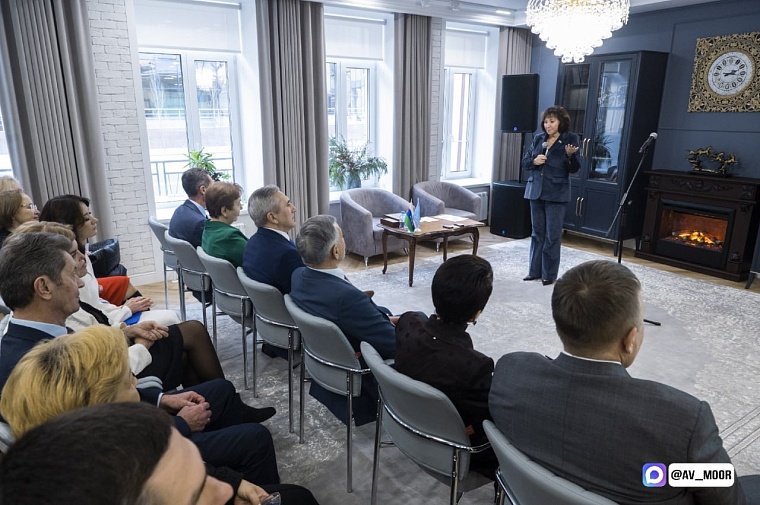 Губернатор Тюменской области посетил первый региональный Дом Союза женщин России