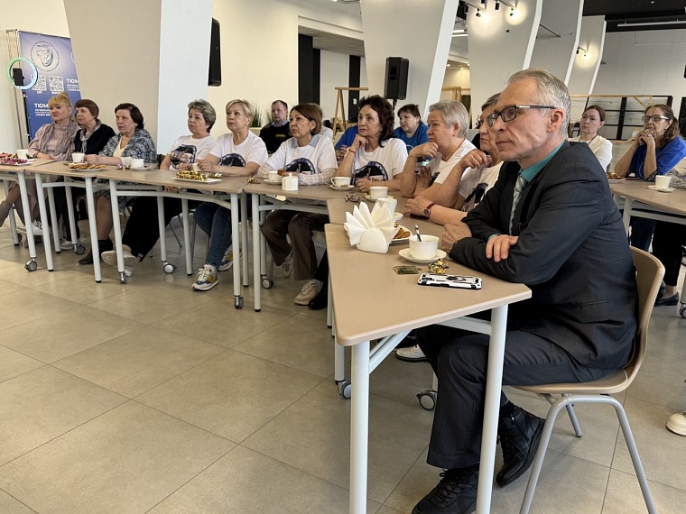 Союзницы Тюмени встретились с хирургом, который выполняет задачи в луганском госпитале