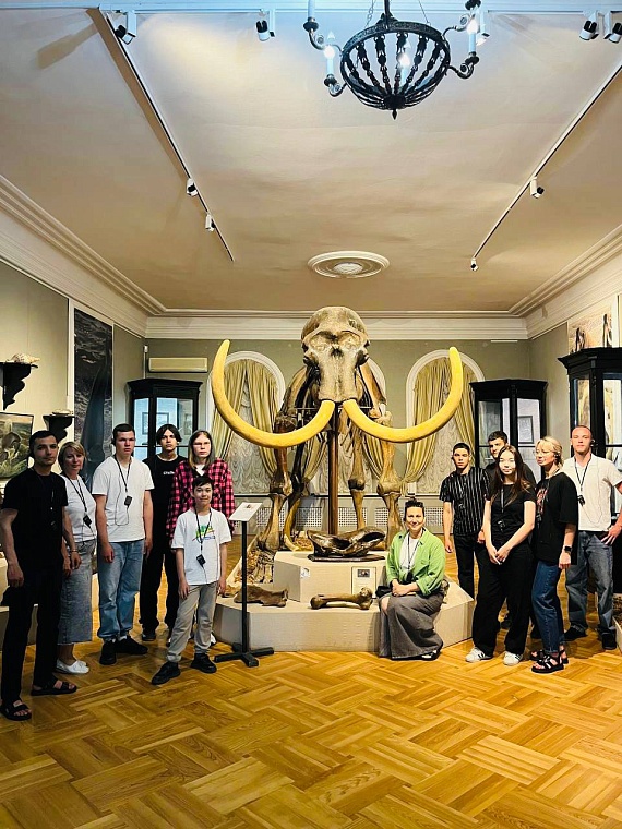 Тюменские союзницы организовали для подростков путешествие в Тобольск