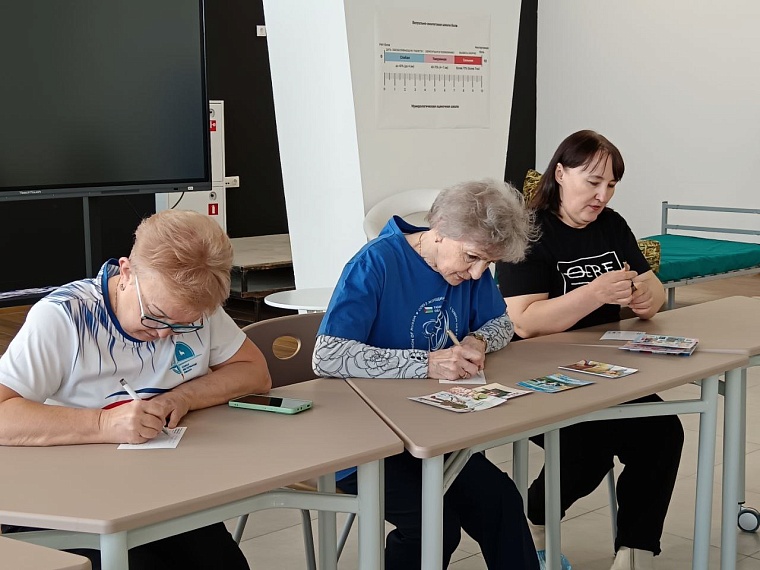 Очередную посылку с гуманитарным грузом отправили в зону СВО тюменские союзницы