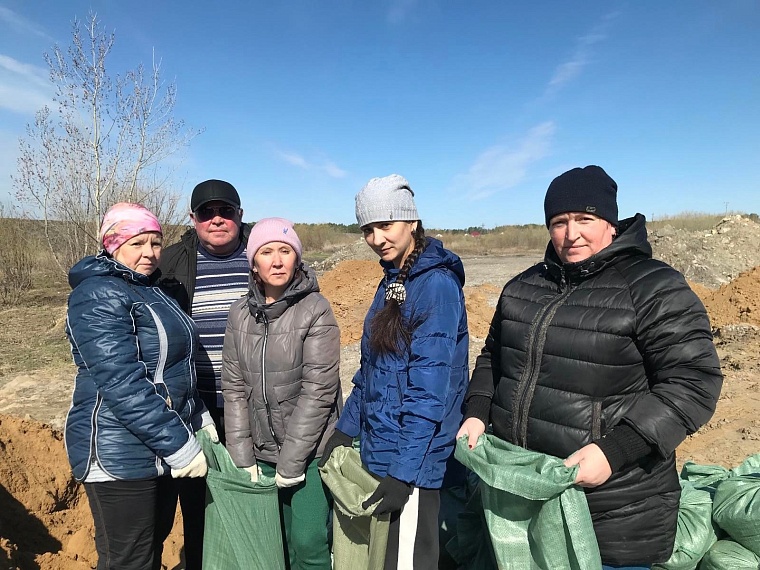 Отстояли родной район от стихии