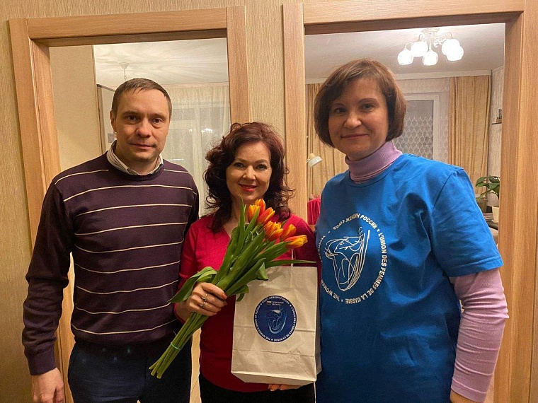 Мужчины Тюменского РО СЖР поздравили союзниц с праздником