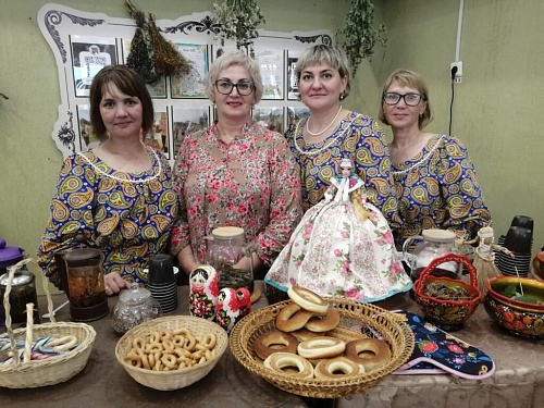 Активисты села Юргинское организовали для односельчан праздничное чаепитие