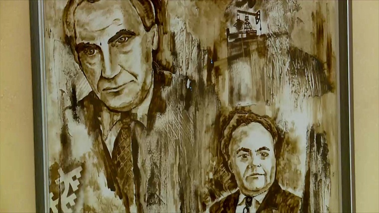 Посол культуры Союза женщин России представила уникальные работы, выполненнные нефтью