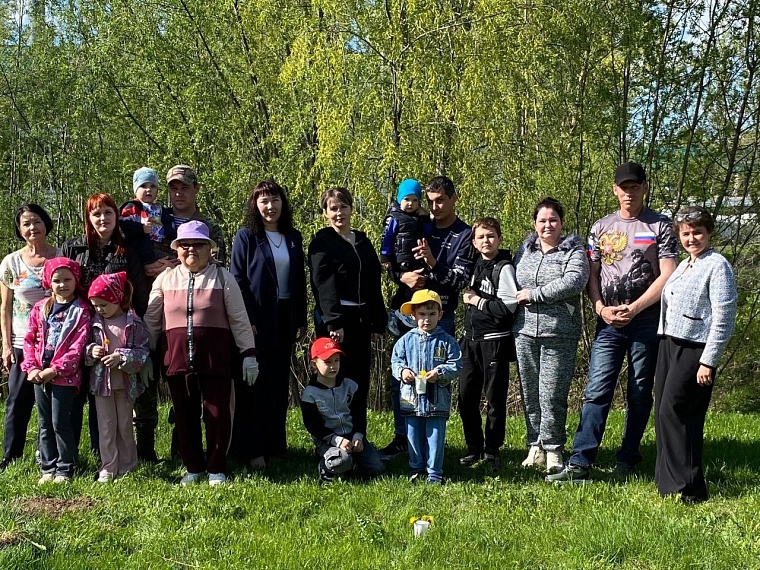Нижнетавдинские союзницы организовали посадку "семейных" деревьев