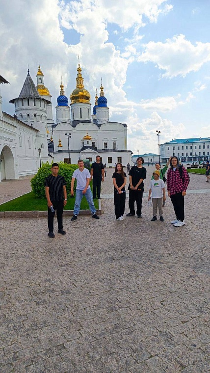 Тюменские союзницы организовали для подростков путешествие в Тобольск