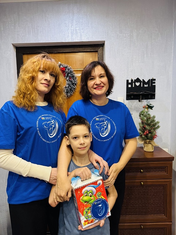 Конкурс новогодней открытки объединил юных художников