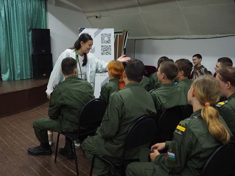 Активистки Союза женщин России провели патриотическое мероприятие в Центре «Воин»