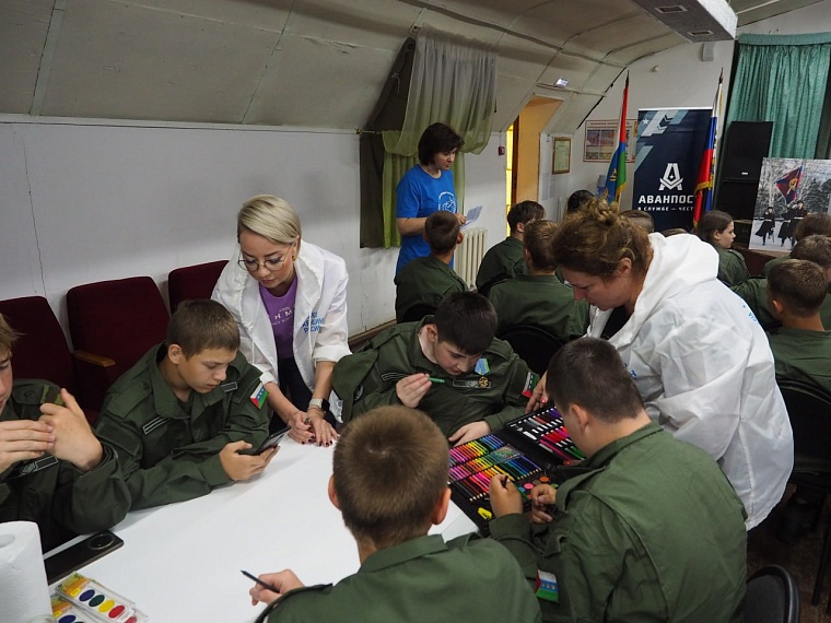 Активистки Союза женщин России провели патриотическое мероприятие в Центре «Воин»