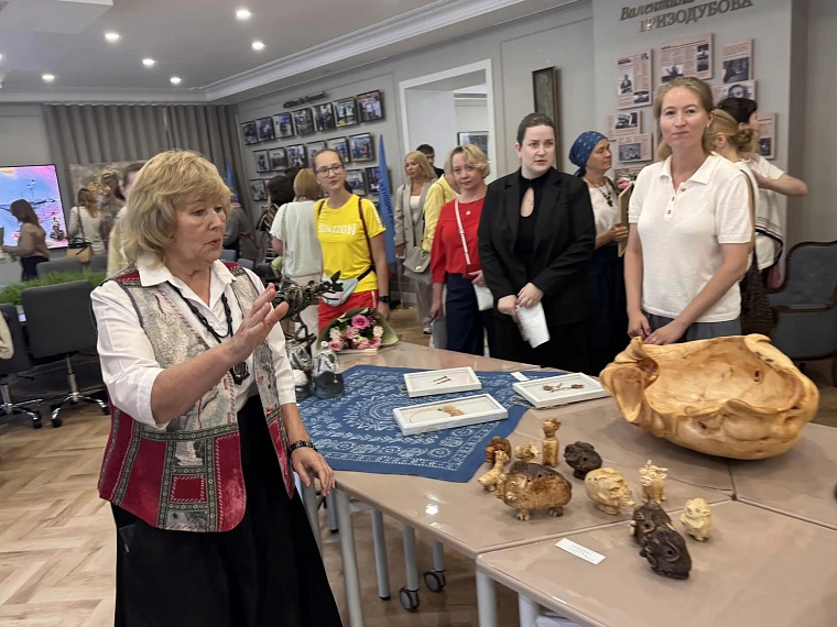Выставка "Я вас люблю, Красавица Столетий" собрала работы лучших мастеров региона