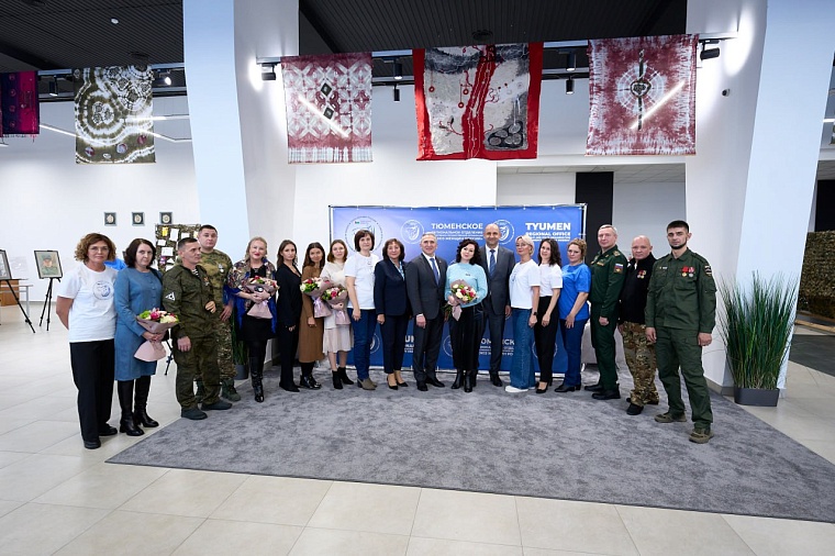 Тюменские союзницы поздравляют полпреда в УФО с юбилеем