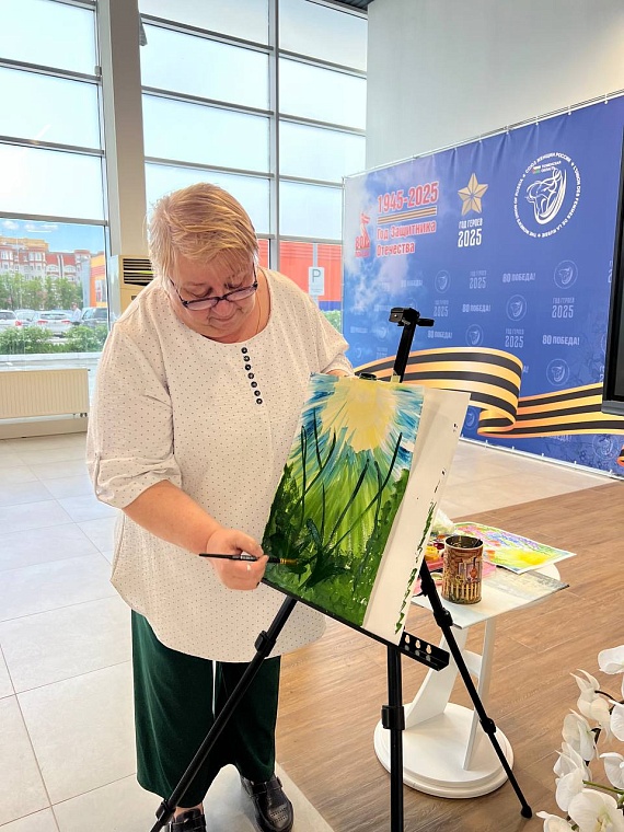 Союзницы и дети участников СВО нарисовали лето