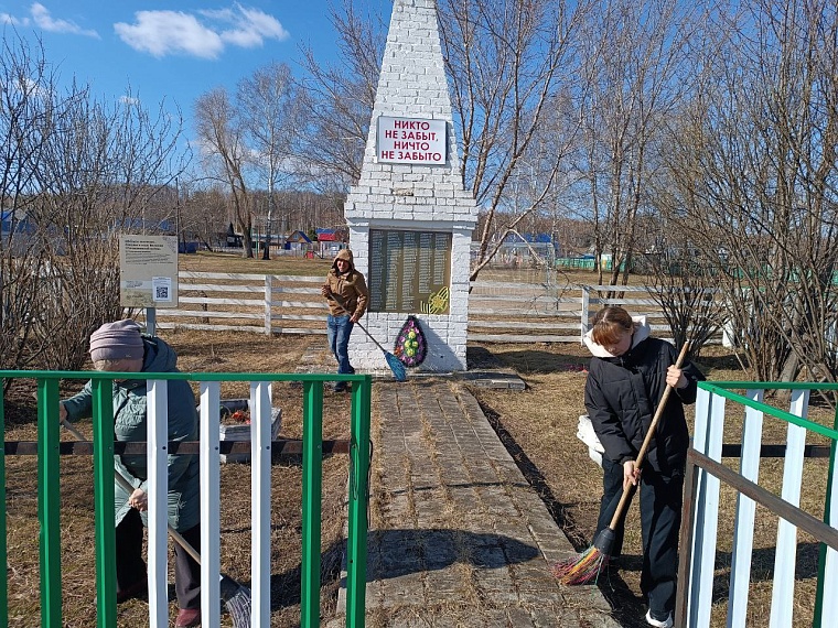 Женские организации Тюменской области провели субботники в честь 80-летия Великой Победы