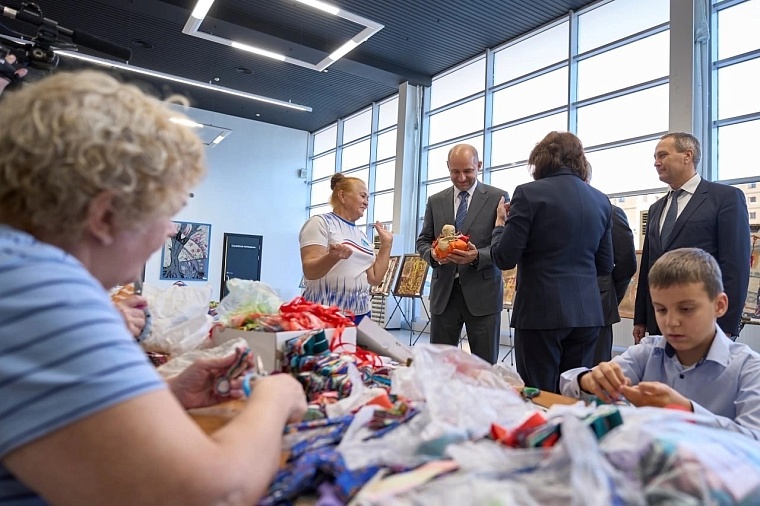Тюменские союзницы поздравляют полпреда в УФО с юбилеем