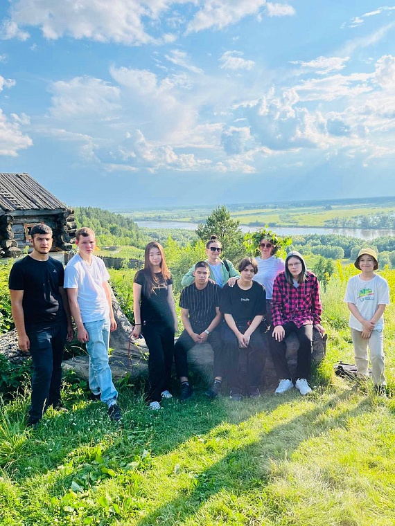 Тюменские союзницы организовали для подростков путешествие в Тобольск