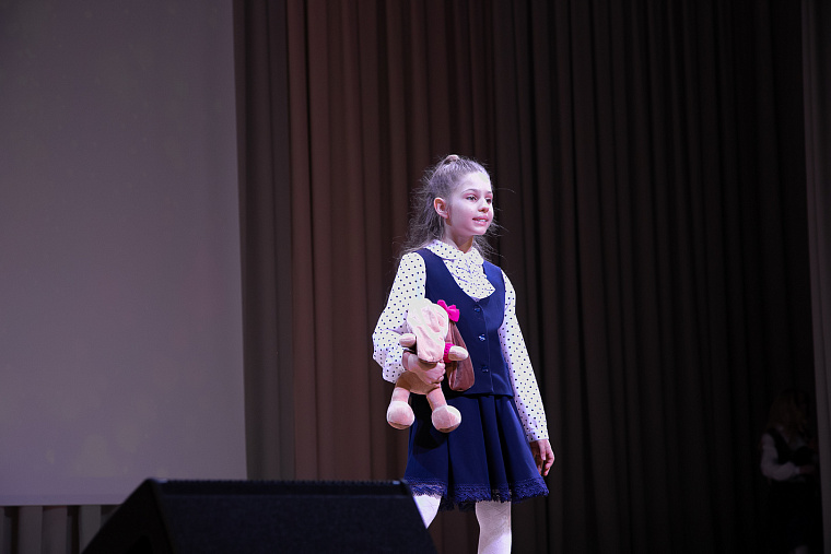 Дефиле школьной одежды устроили в Тюмени для родителей и  детей