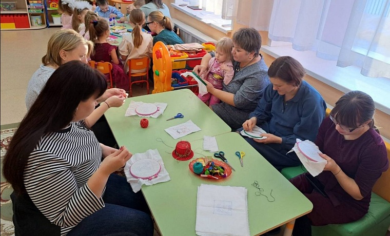 Союзницы подарили праздник мамам